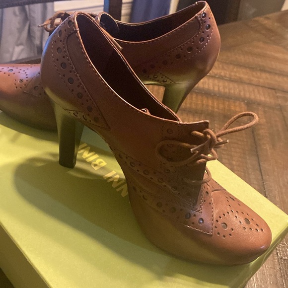 Gianni Bini Brown lace-up heel’s size 9 - Picture 2 of 7